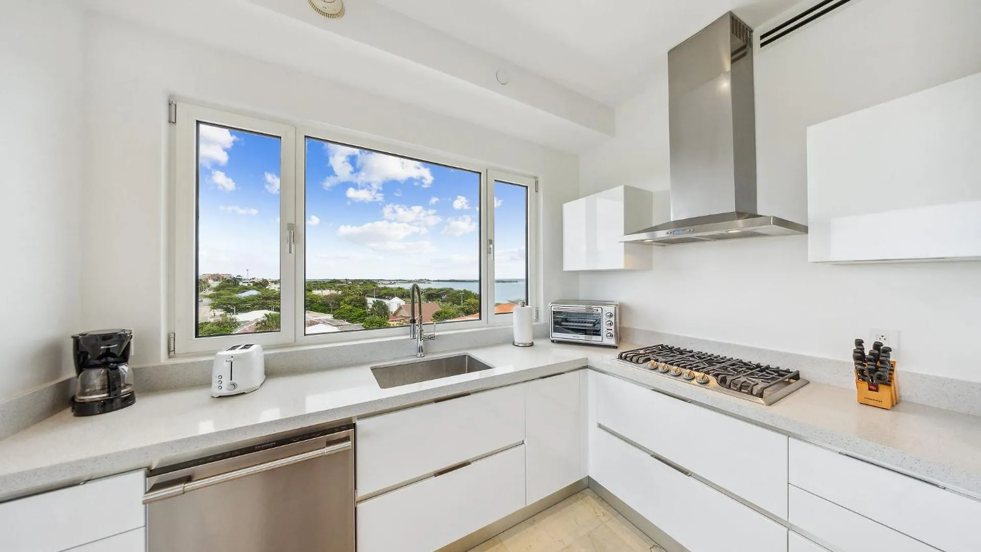 Апартаменты 2 Bedroom Oceanview Condo Coral Shell 3E Ораньестад